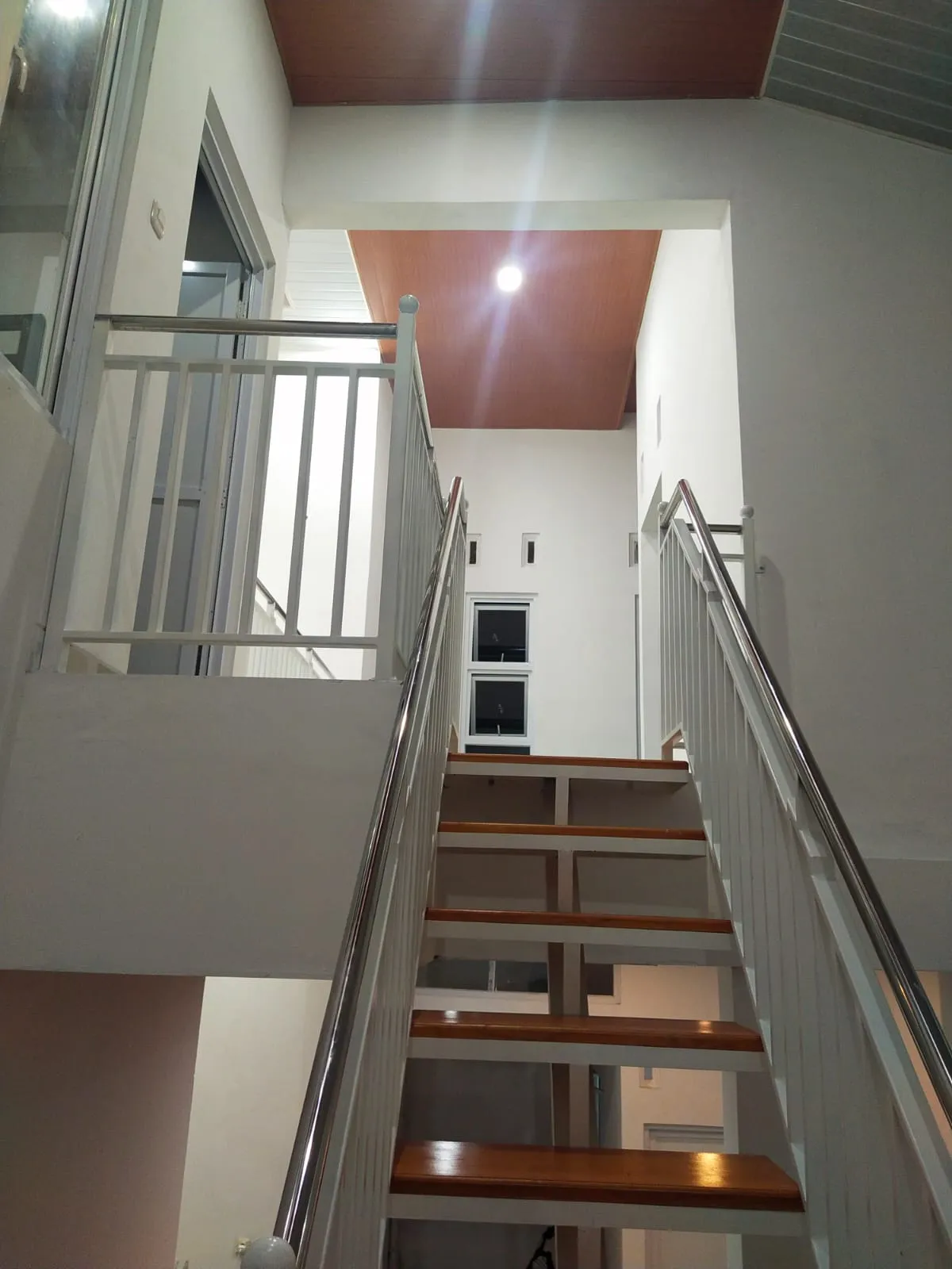 Tangga, dikerjakan D'Sign Property